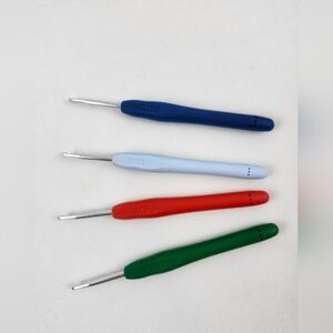 The Woobles 4 (FOUR) Advent Calendar Christmas Crochet Hooks 4mm Multicolor